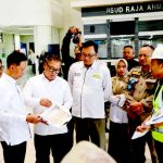 Nyanyang Tinjau proyek RSUP Kepri. Foto: Ist