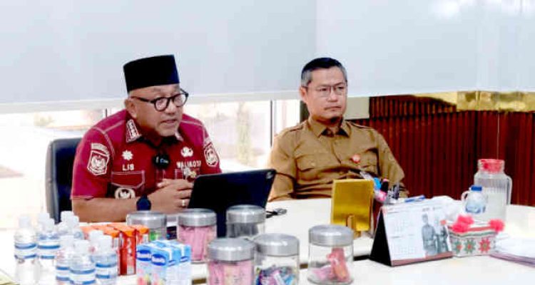 Walikota Tanjungpinang Lis Darmansyah saat didampingi Sekdako Tanjungpinang Zulhidayat. Foto: Ist