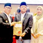 Wagub Sampaikan Nota Keuangan APBD-P Kepri. Foto: Ist