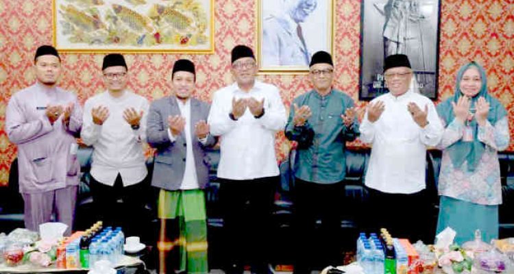Ketua Tim Pondok Pesantren dan Ma’had Ali Kantor Wilayah Kementerian Agama Provinsi Kepulauan Riau, Sunaryo beserta jajaran bertemu Walikota Tanjungpinang Lis Darmansyah. Foto: Ist
