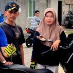 Ular diamankan di sepeda motor Irawati. Foto: Yolana