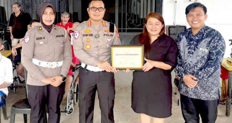 Ditlantas Polda Kepri Tebar Kepedulian Buat Masyarakat. Foto: Ist