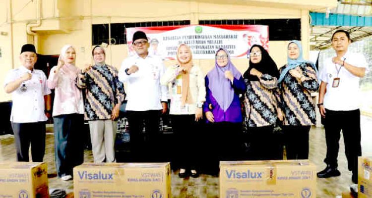 Walikota Tanjungpinang Lis Darmansyah memantau Posyandu. Foto: Ist