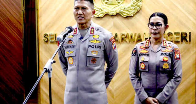 Kapolda Kepri Irjen Pol Suhendri didampingi Kabid Humas Polda Kepri Kombes Pol Nona Pricilia Ohei. Foto: Ist