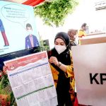 KPU saat menunjukkan surat suara. Foto: Liputan 6