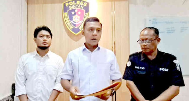 Kasatreskrim Polres Bintan, AKP Raden Bimo Dwi Lambang saat memberikan informasi ke wartawan. Foto: Ari