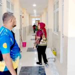Manajemen RSUD Bintan sedang mengecek pengerjaan renovasi Rumah Singgah Sehati. Foto: Ari