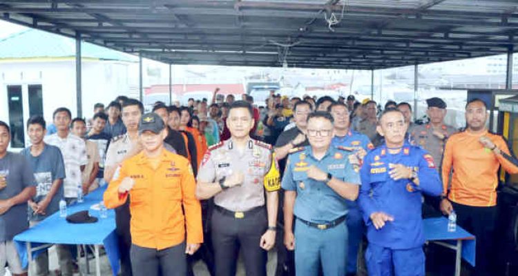 Polresta Tanjungpinang Makan Bersama Masyarakat Pelantar II Tanjungpinang. Foto: Ist